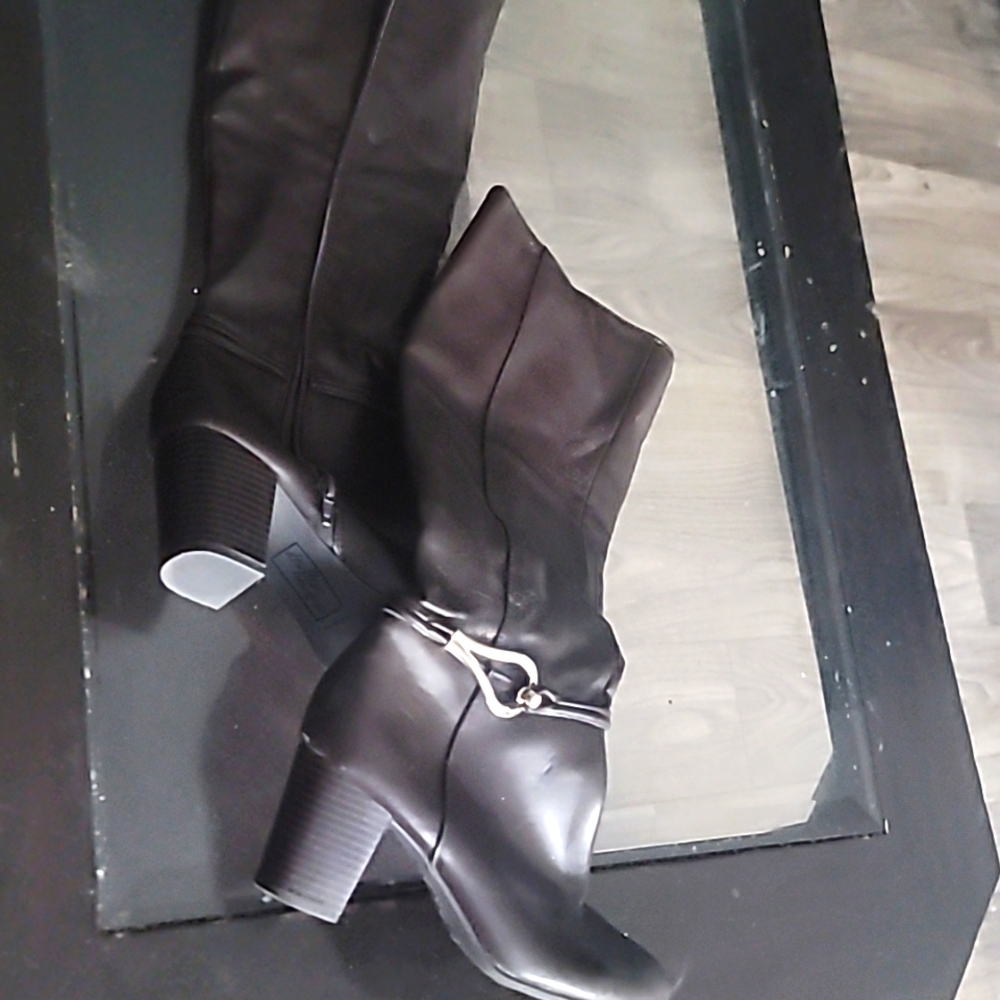 Woman's Knee High Heel Boots